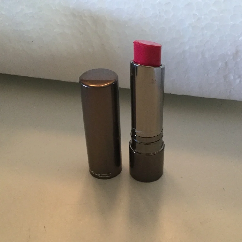 MAC Cosmetics mac huggable